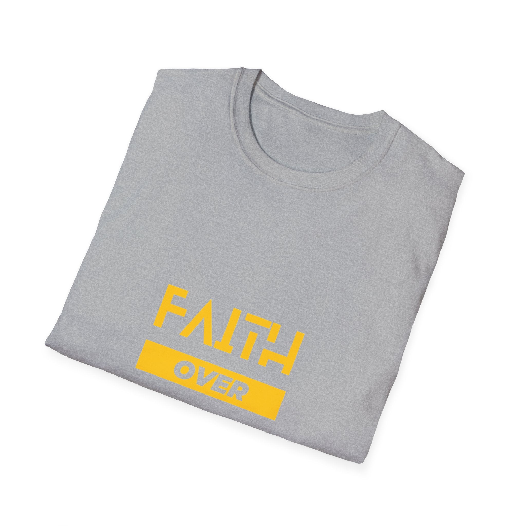 Camiseta "Fe sobre Miedo" | Camiseta Cristiana con Letras Amarillas