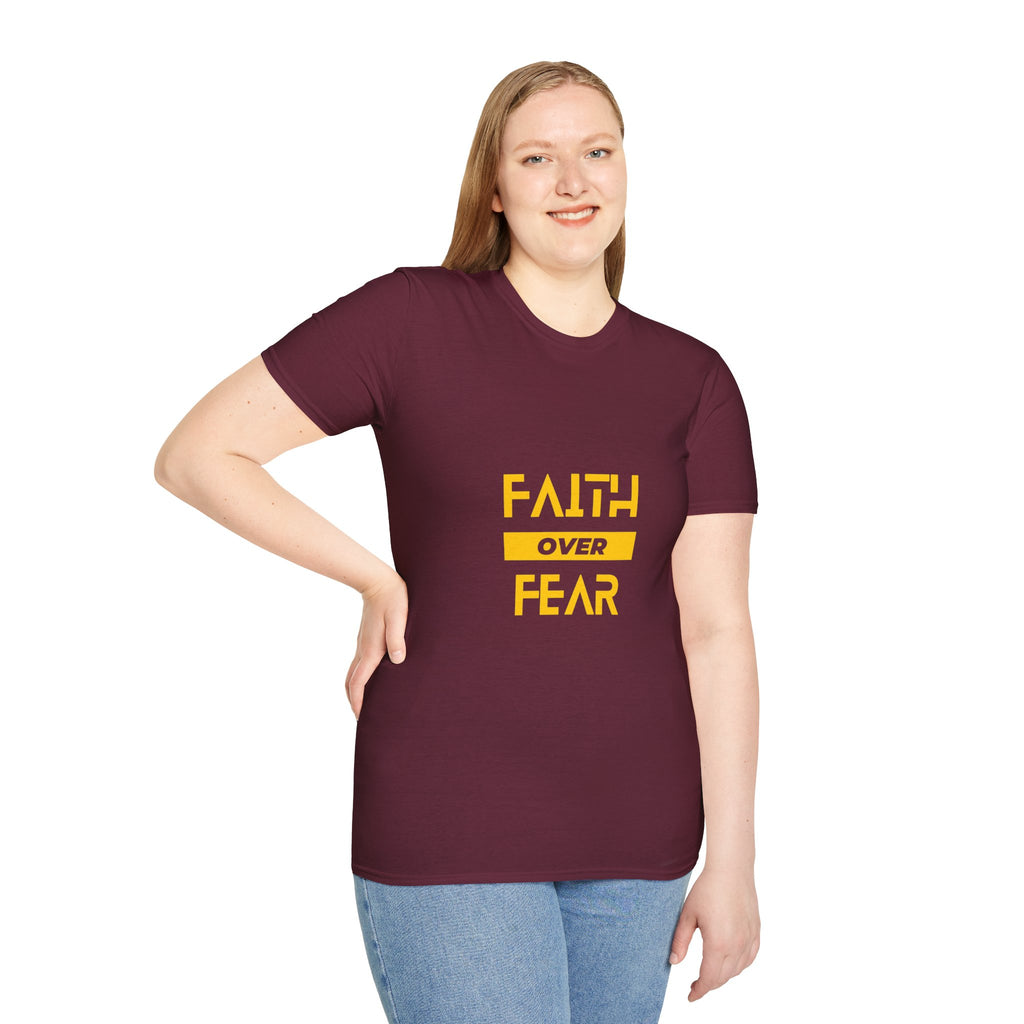 Camiseta "Fe sobre Miedo" | Camiseta Cristiana con Letras Amarillas