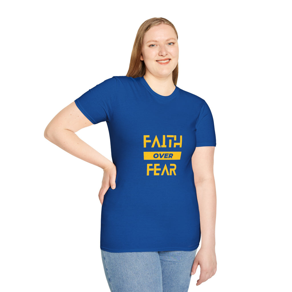 Camiseta "Fe sobre Miedo" | Camiseta Cristiana con Letras Amarillas