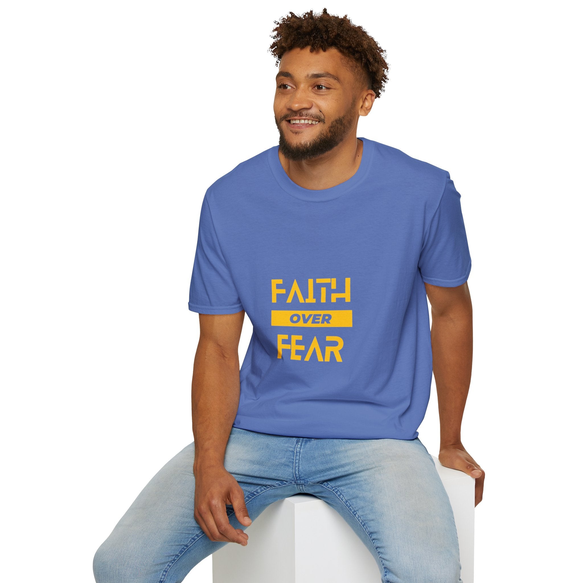 Camiseta "Fe sobre Miedo" | Camiseta Cristiana con Letras Amarillas