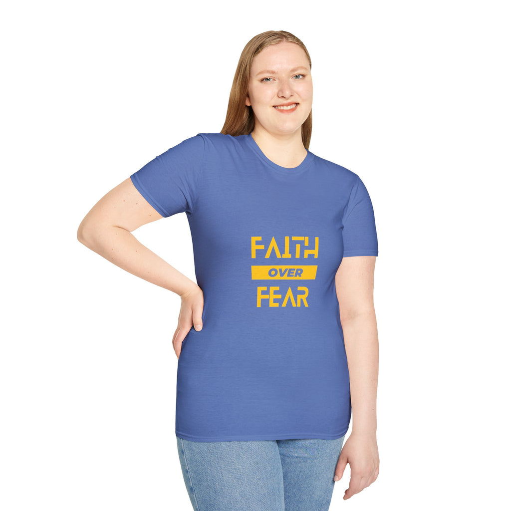 Camiseta "Fe sobre Miedo" | Camiseta Cristiana con Letras Amarillas