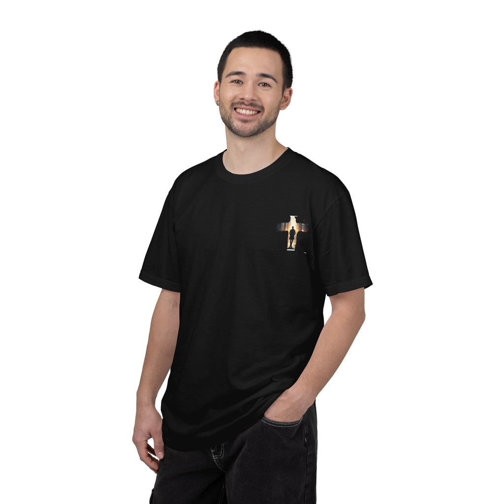 Camiseta Caminando en la luz incluso cuando está oscuro | Camiseta cristiana inspiradora