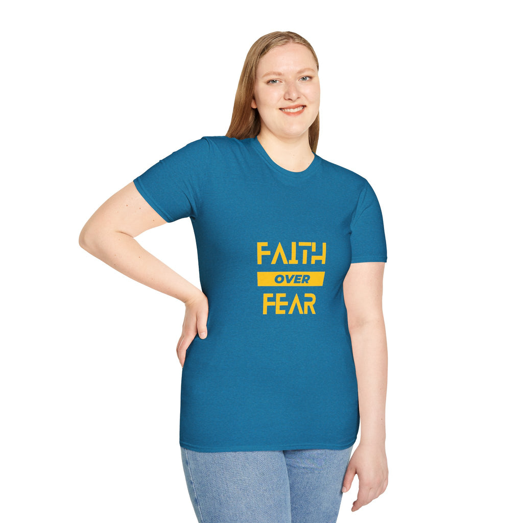 Camiseta "Fe sobre Miedo" | Camiseta Cristiana con Letras Amarillas