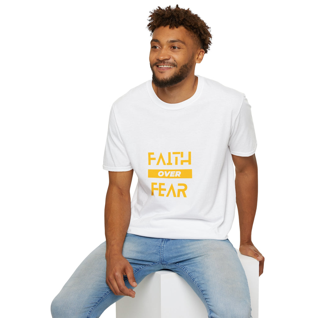 Camiseta "Fe sobre Miedo" | Camiseta Cristiana con Letras Amarillas