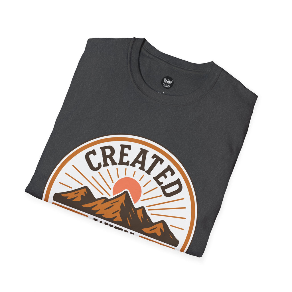 Camiseta Creado con Propósito — Diseño de Montaña de Fe Cristiana (Efesios 2:10)